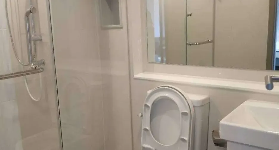 Wohnung zur Miete mit Studio in Huai Khwang, Bangkok