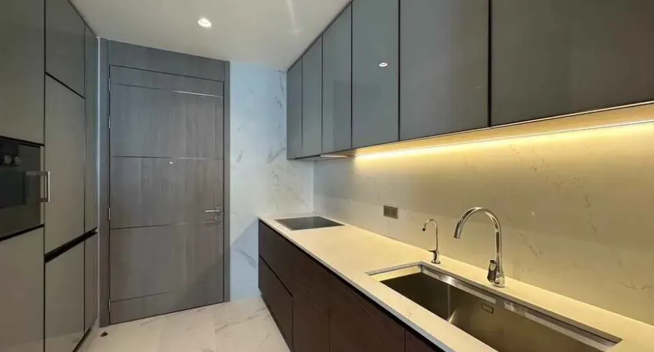 For rent 2 bedrooms condo in Khlong Toei, Bangkok