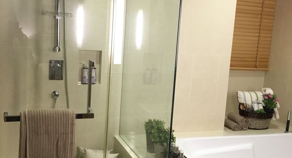 For rent 2 bedrooms condo in Khlong Toei, Bangkok