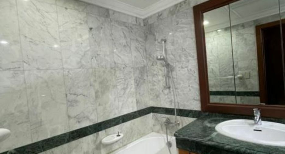 For rent 2 bedrooms condo in Pathum Wan, Bangkok