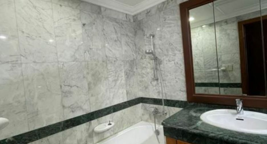 For rent 2 bedrooms condo in Pathum Wan, Bangkok