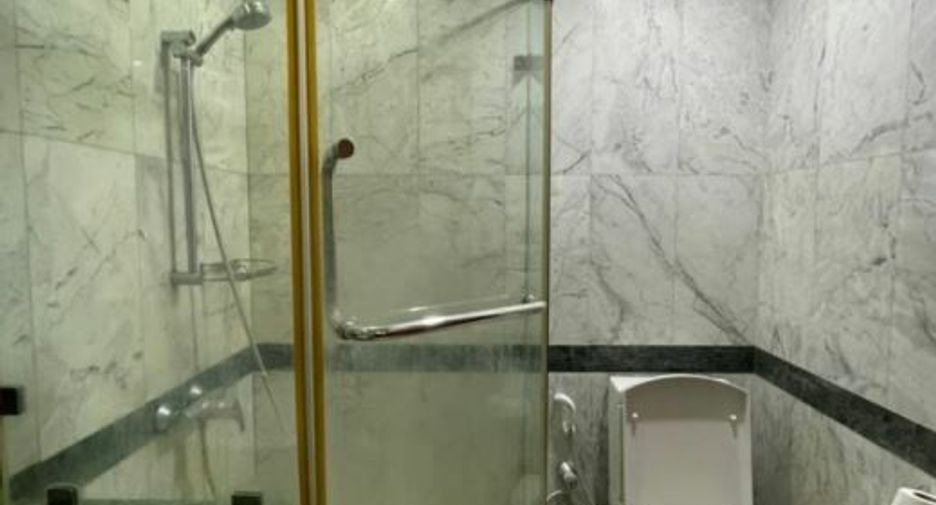 For rent 2 bedrooms condo in Pathum Wan, Bangkok
