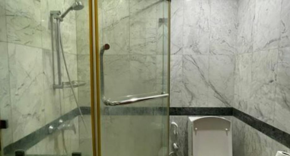 For rent 2 bedrooms condo in Pathum Wan, Bangkok