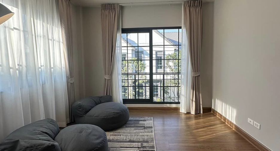 Casa en alquiler de 4 habitaciones en Bang Phli, Samut Prakan