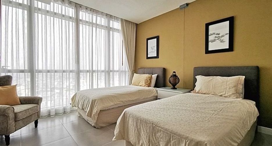 For rent 2 bedrooms condo in Sathon, Bangkok