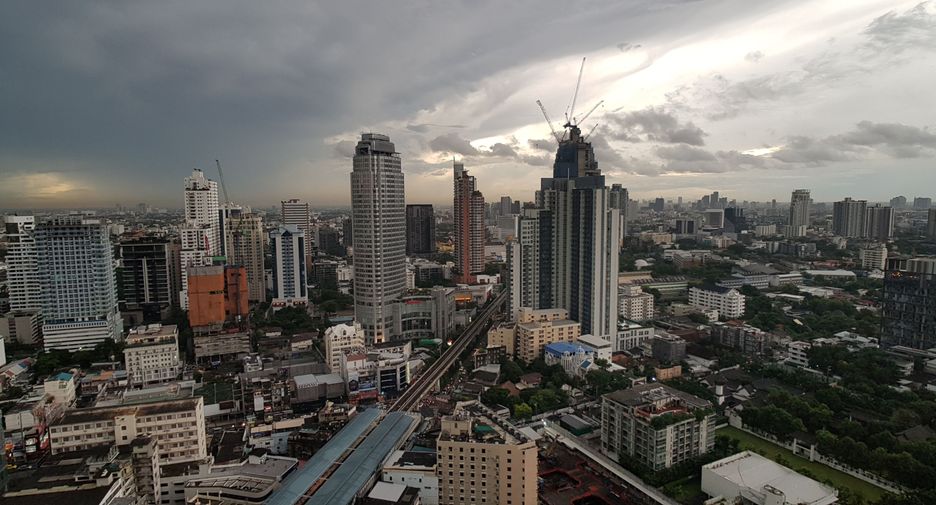 Condo en alquiler de 3 habitaciones en Khlong Toei, Bangkok