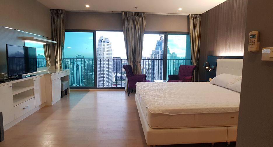 Condo en alquiler de 3 habitaciones en Khlong Toei, Bangkok