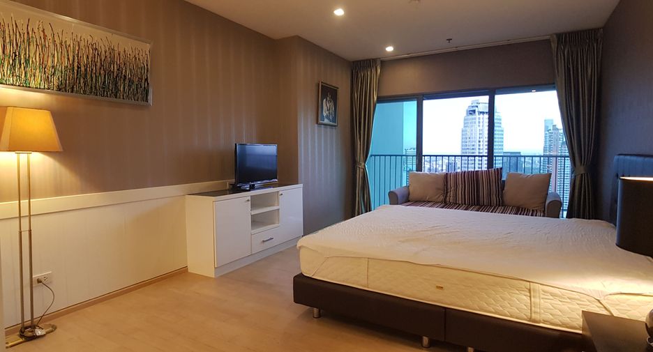 Condo en alquiler de 3 habitaciones en Khlong Toei, Bangkok