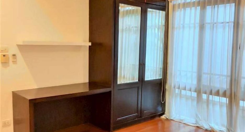 Haus zur Miete mit 4 Zimmer in Watthana, Bangkok