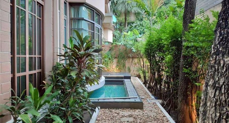 Haus zur Miete mit 4 Zimmer in Watthana, Bangkok