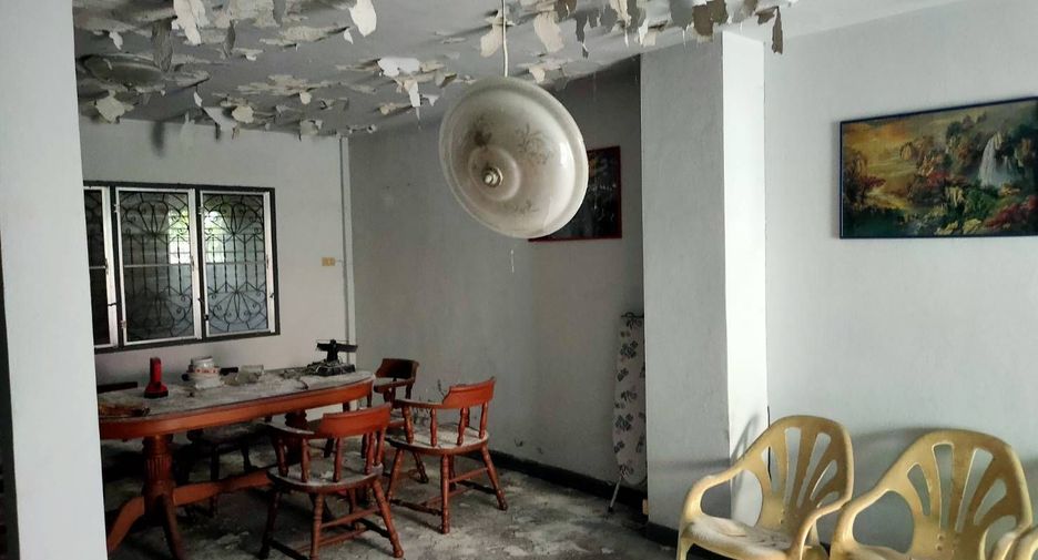 For sale 3 bedrooms townhouse in Khlong Sam Wa, Bangkok