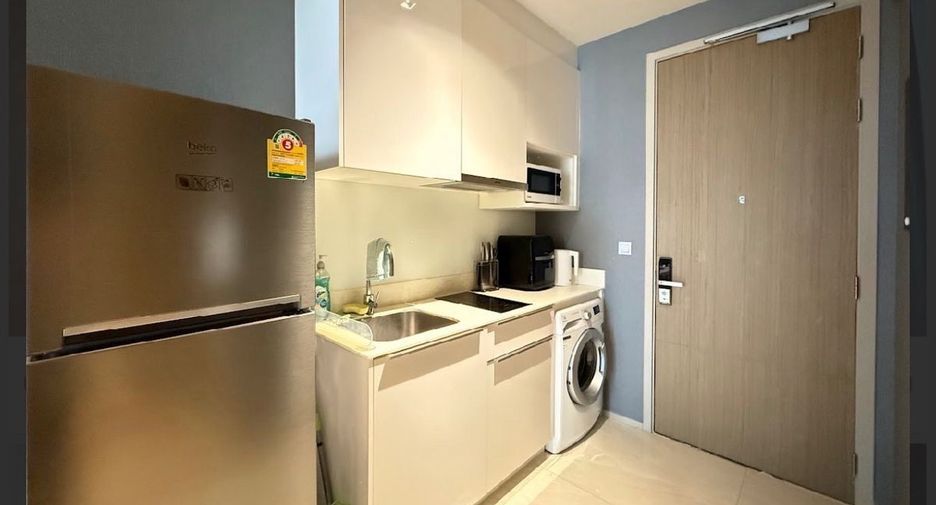 Wohnung zur Miete mit 1 Zimmer in Bang Rak, Bangkok