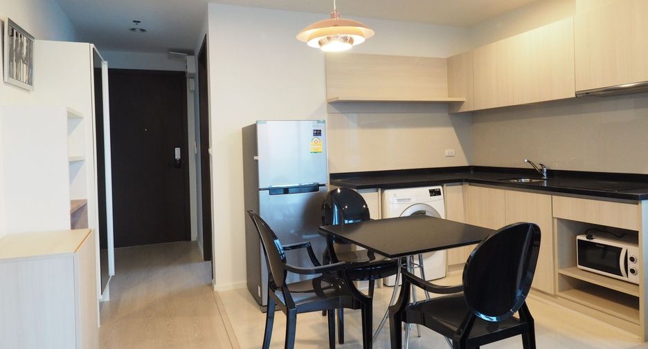 For rent 2 bedrooms condo in Sathon, Bangkok