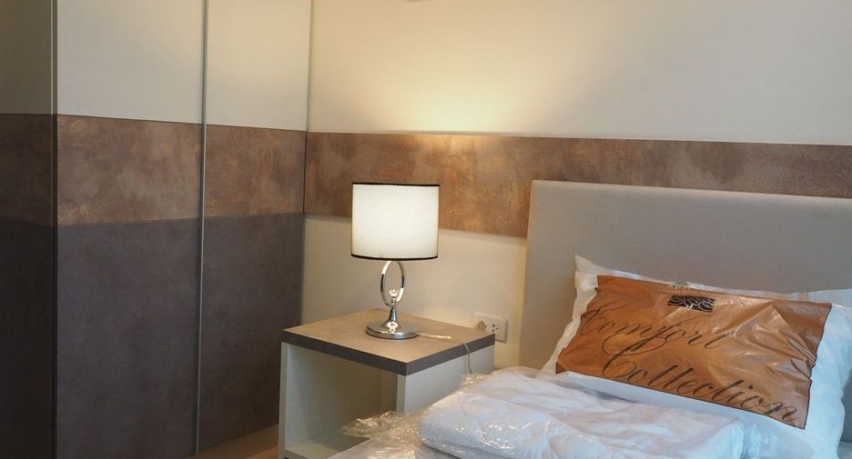 For rent 2 bedrooms condo in Sathon, Bangkok
