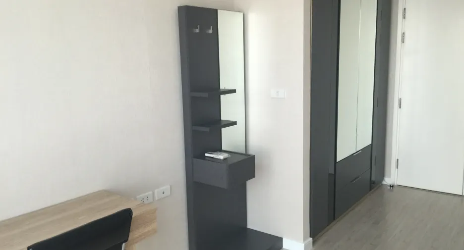 For rent 2 bedrooms condo in Yan Nawa, Bangkok