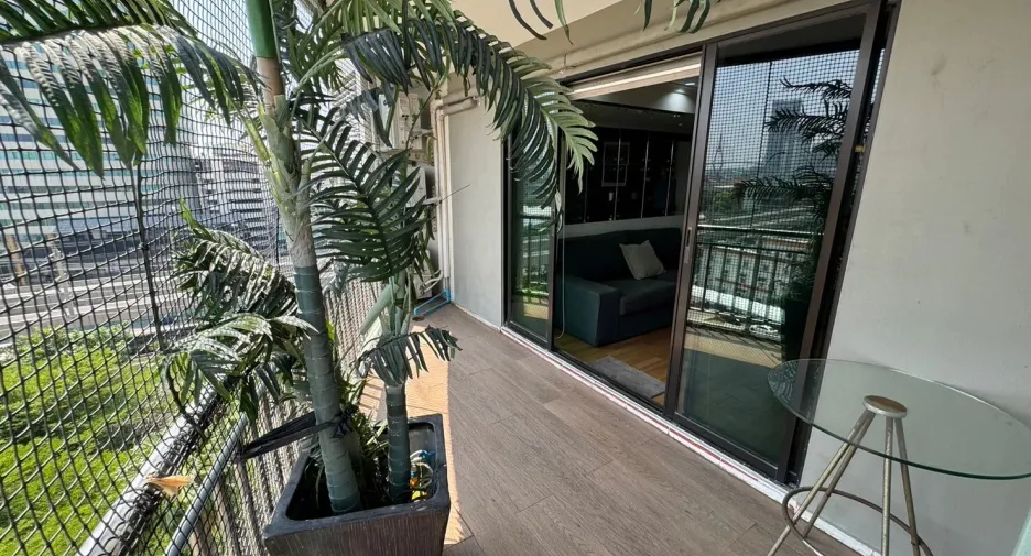 For sale and for rent 3 bedrooms condo in Yan Nawa, Bangkok