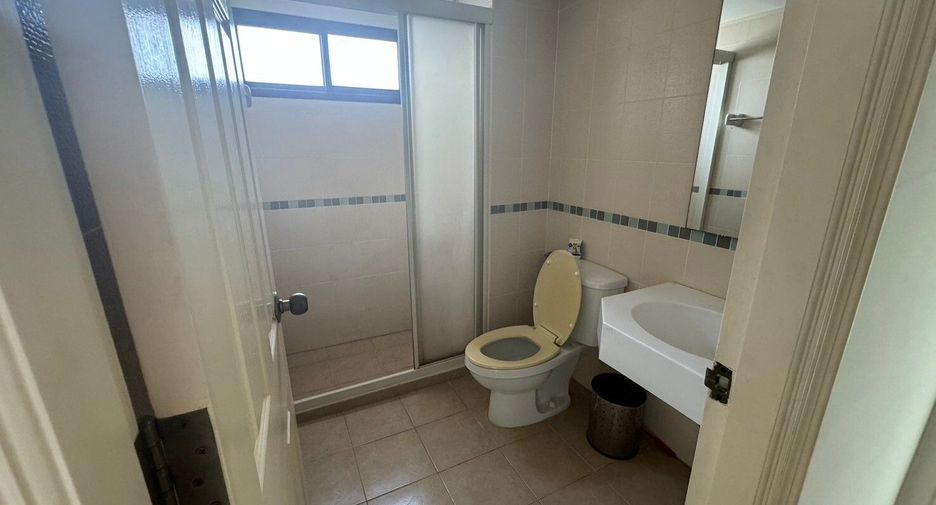 For sale and for rent 3 bedrooms condo in Yan Nawa, Bangkok