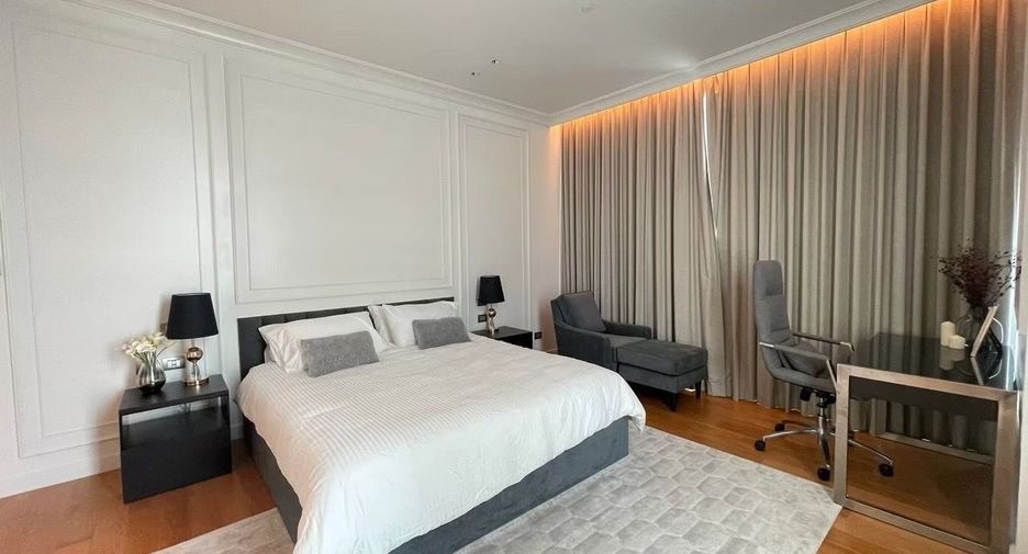 For rent 2 bedrooms condo in Pathum Wan, Bangkok