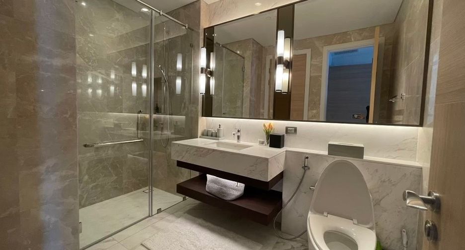 For rent 2 bedrooms condo in Pathum Wan, Bangkok