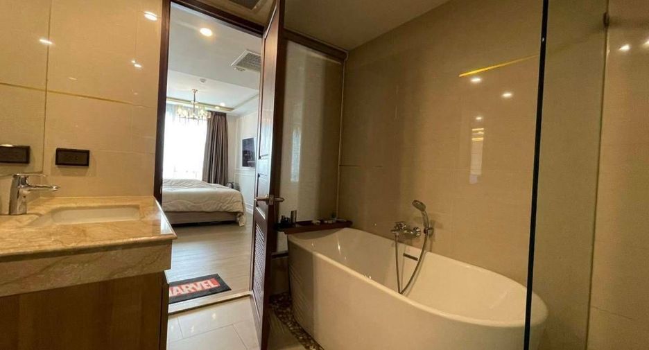 For sale 1 bed condo in Huai Khwang, Bangkok