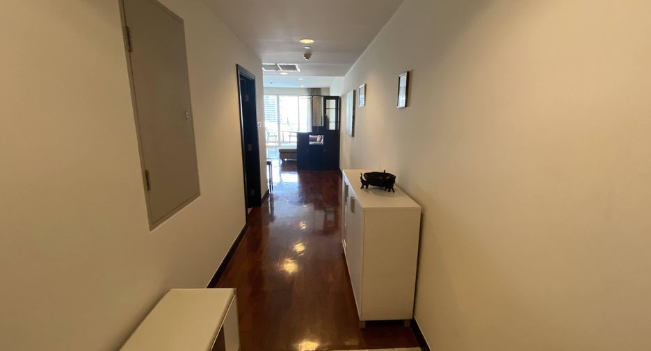 For rent 2 bedrooms condo in Khlong Toei, Bangkok