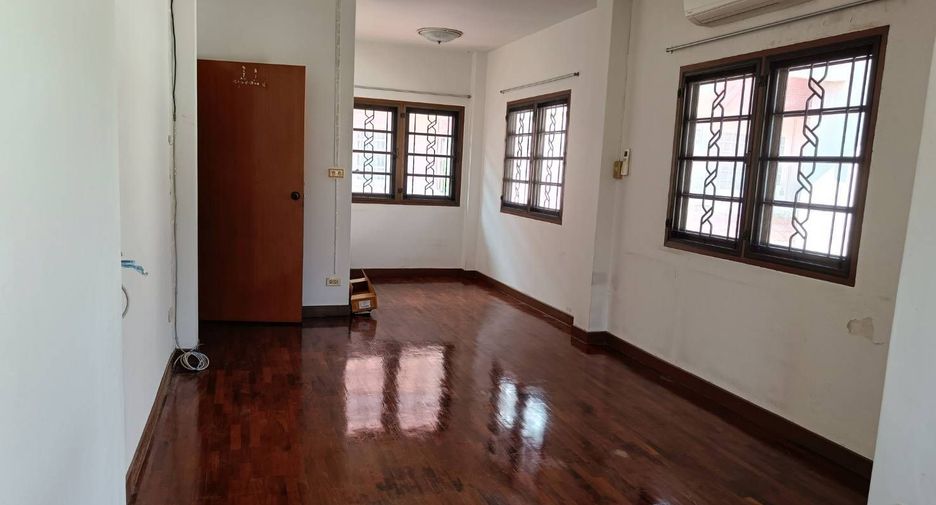 For sale 4 bedrooms house in Mueang Samut Prakan, Samut Prakan