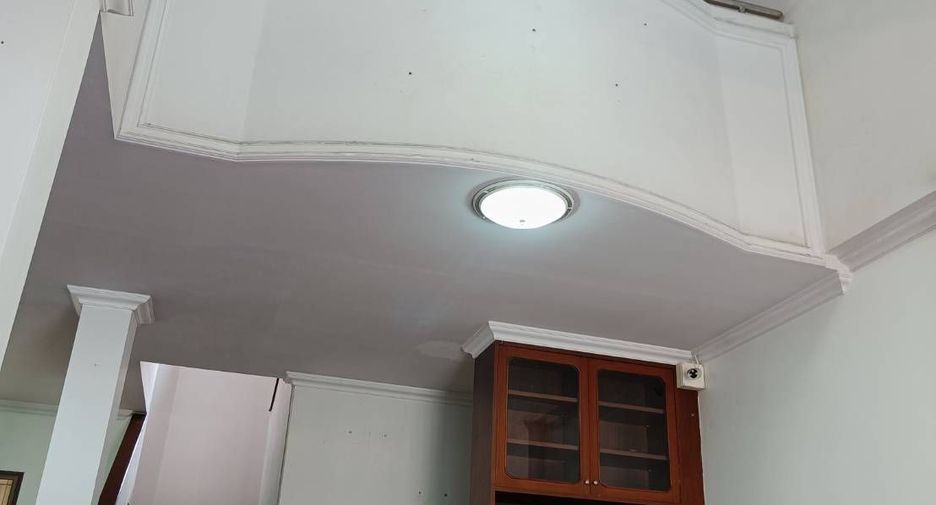 For sale 4 bedrooms house in Mueang Samut Prakan, Samut Prakan