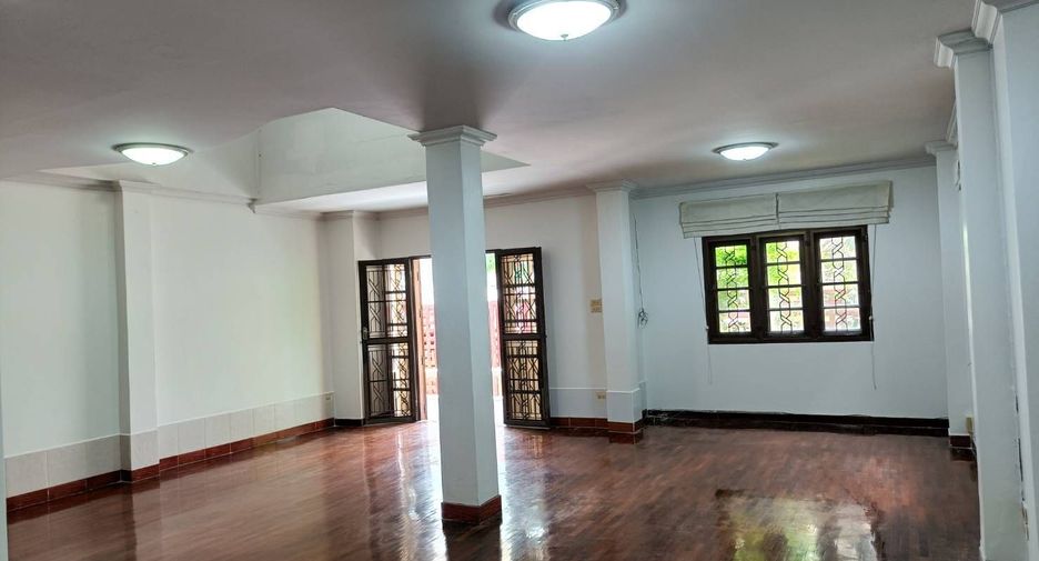 For sale 4 bedrooms house in Mueang Samut Prakan, Samut Prakan