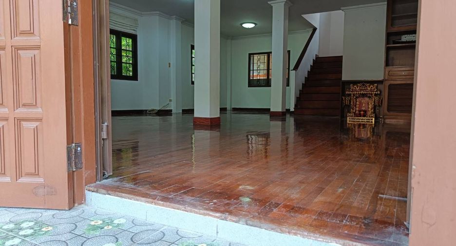 For sale 4 bedrooms house in Mueang Samut Prakan, Samut Prakan