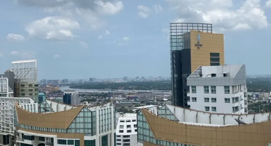 For sale 3 bedrooms condo in Khlong Toei, Bangkok