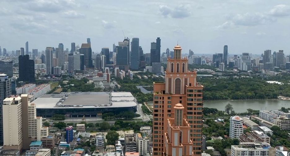 For sale 3 bedrooms condo in Khlong Toei, Bangkok