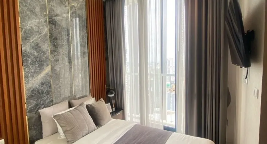 For sale 3 bedrooms condo in Khlong Toei, Bangkok