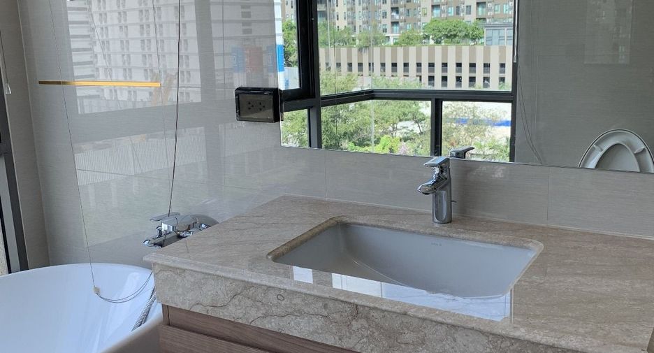 For sale 2 bedrooms condo in Huai Khwang, Bangkok