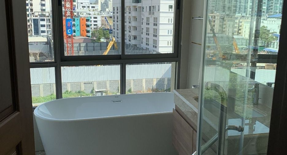 For sale 2 bedrooms condo in Huai Khwang, Bangkok