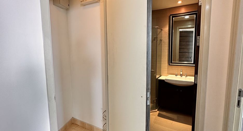 For sale and for rent 3 bedrooms condo in Bang Kho Laem, Bangkok