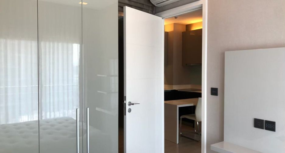 For sale 2 bedrooms condo in Phaya Thai, Bangkok