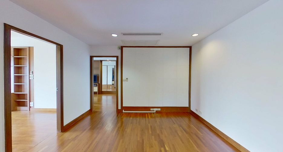 For rent 3 bedrooms condo in Yan Nawa, Bangkok