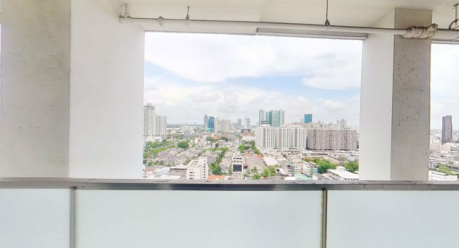 For rent 3 bedrooms condo in Yan Nawa, Bangkok