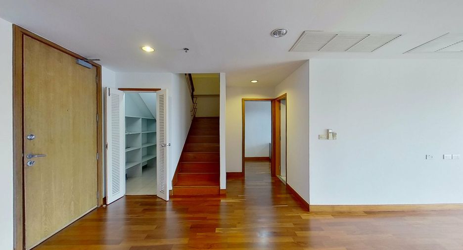 For rent 3 bedrooms condo in Yan Nawa, Bangkok