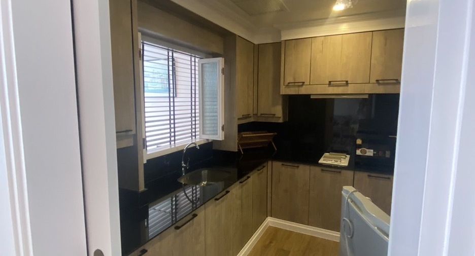 Wohnung zur Miete mit 2 Zimmer in Pathum Wan, Bangkok
