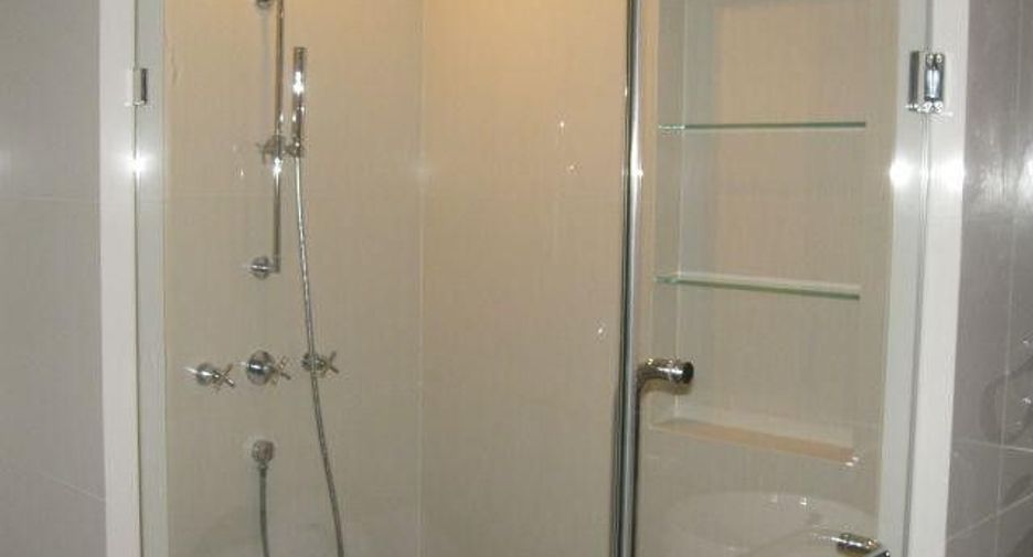 For rent 3 bedrooms condo in Yan Nawa, Bangkok