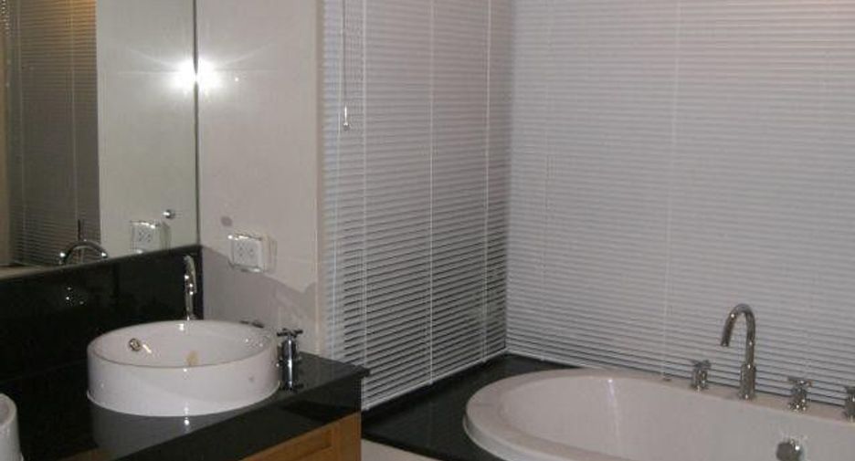 For rent 3 bedrooms condo in Yan Nawa, Bangkok