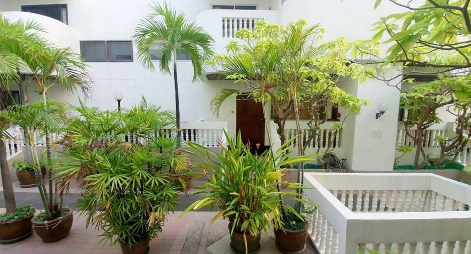 For rent 3 bedrooms condo in Sathon, Bangkok