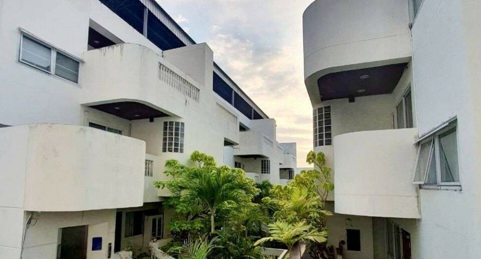 For rent 3 bedrooms condo in Sathon, Bangkok