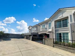 Casa en venta de 4 habitaciones en Bang Khen, Bangkok