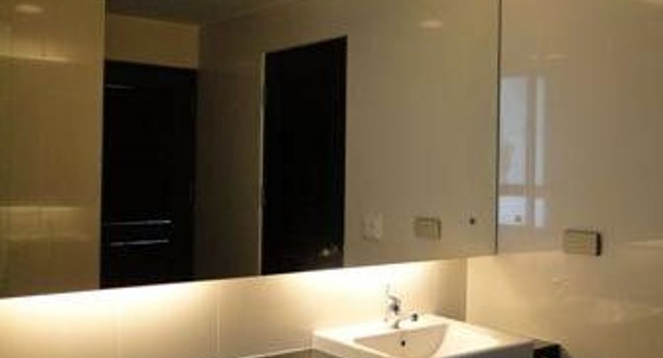 Condo en alquiler de 3 habitaciones en Watthana, Bangkok