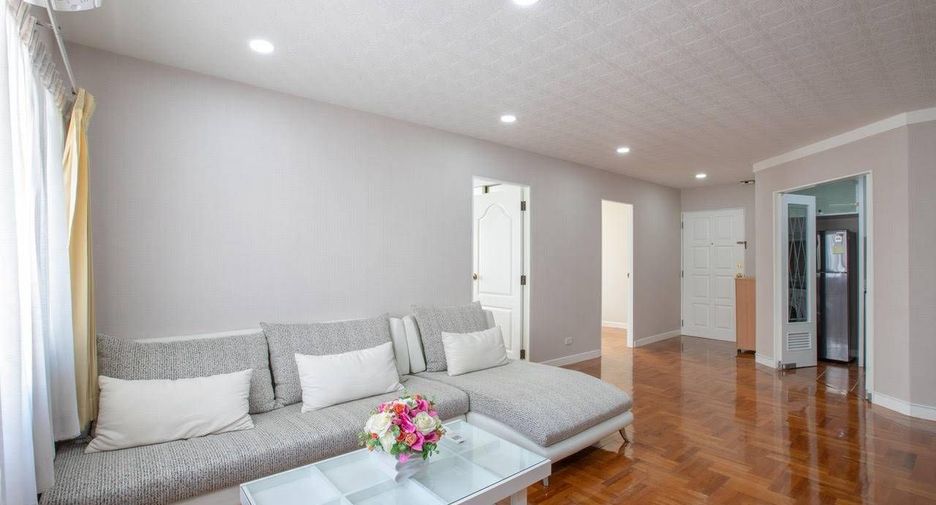 For rent 2 bedrooms condo in Watthana, Bangkok