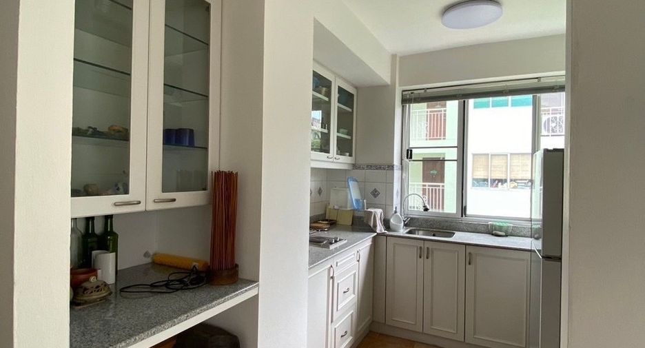 For rent 2 bedrooms condo in Watthana, Bangkok
