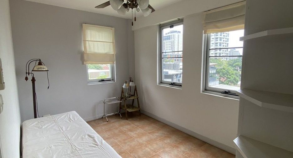 For rent 2 bedrooms condo in Watthana, Bangkok