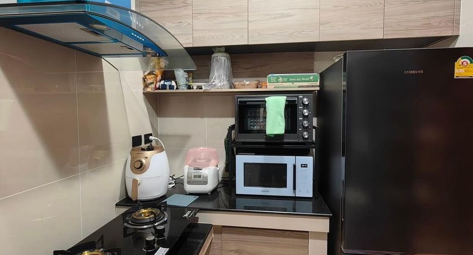 Casa en alquiler de 4 habitaciones en Bang Kapi, Bangkok
